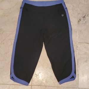 Black-and-blue leggings